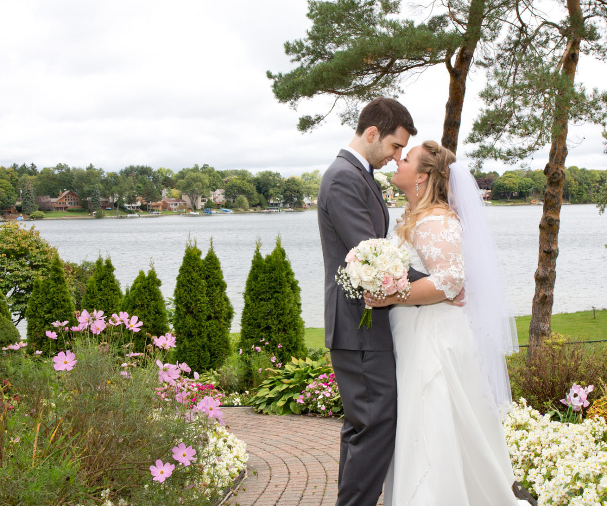 Vanessa & Michel @ Victoria Wedding Chapel in Waterford, Michigan