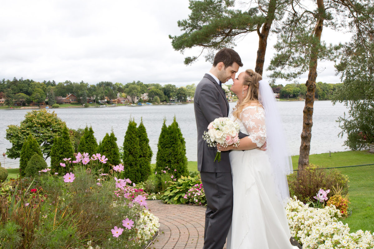 Vanessa & Michel @ Victoria Wedding Chapel in Waterford, Michigan